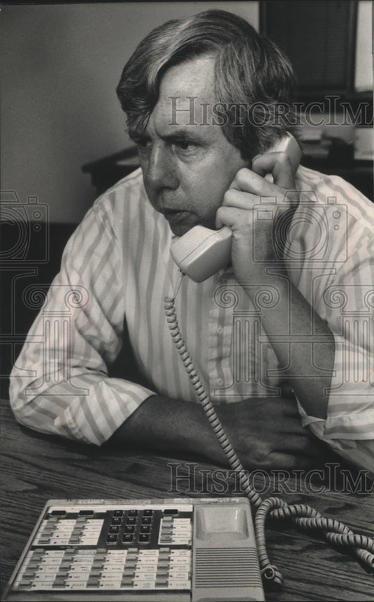 1989 Press Photo City Hall operator Mike Michaels, Milwaukee - mjb46736 - Historic Images