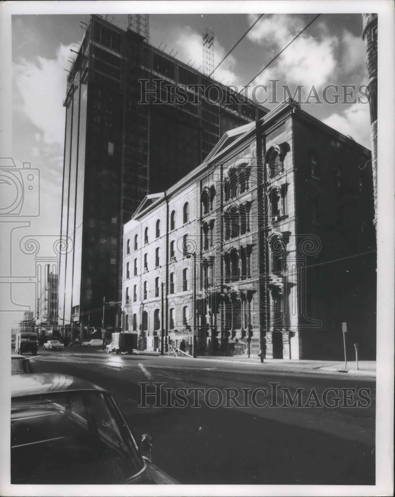 1962 Press Photo Insurance Exchange Building, Milwaukee, Wisconsin - mjb46754 - Historic Images