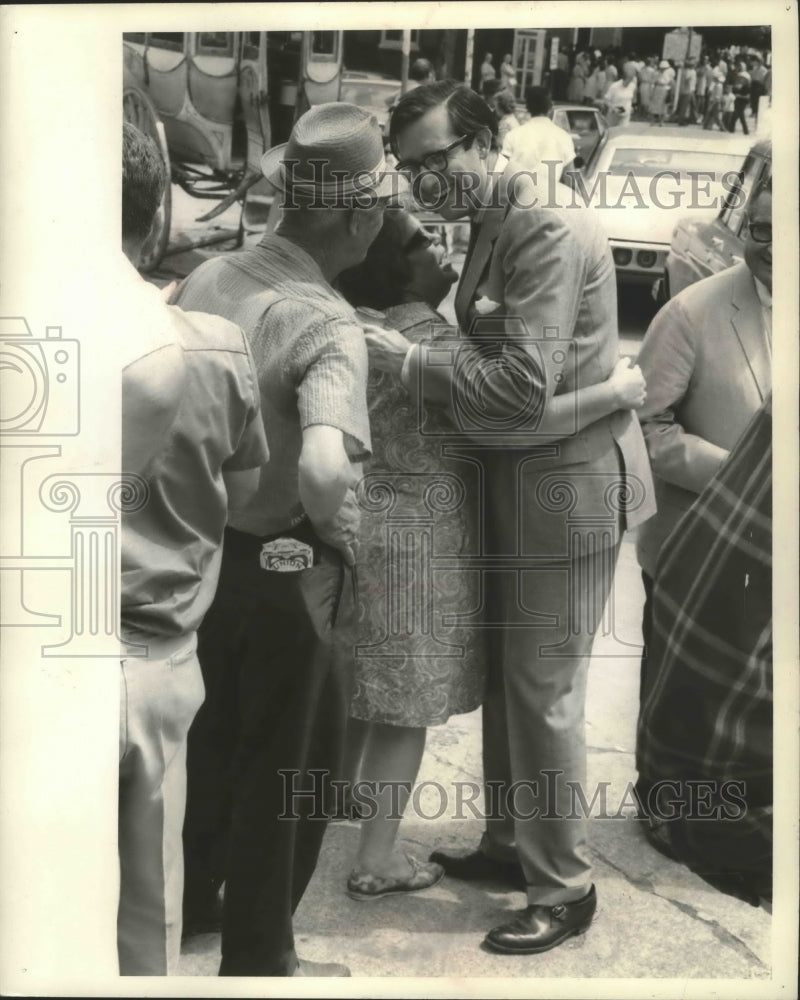 1968 Press Photo John D. Rockefeller IV (Jay), hugs older women with onlookers.-Historic Images