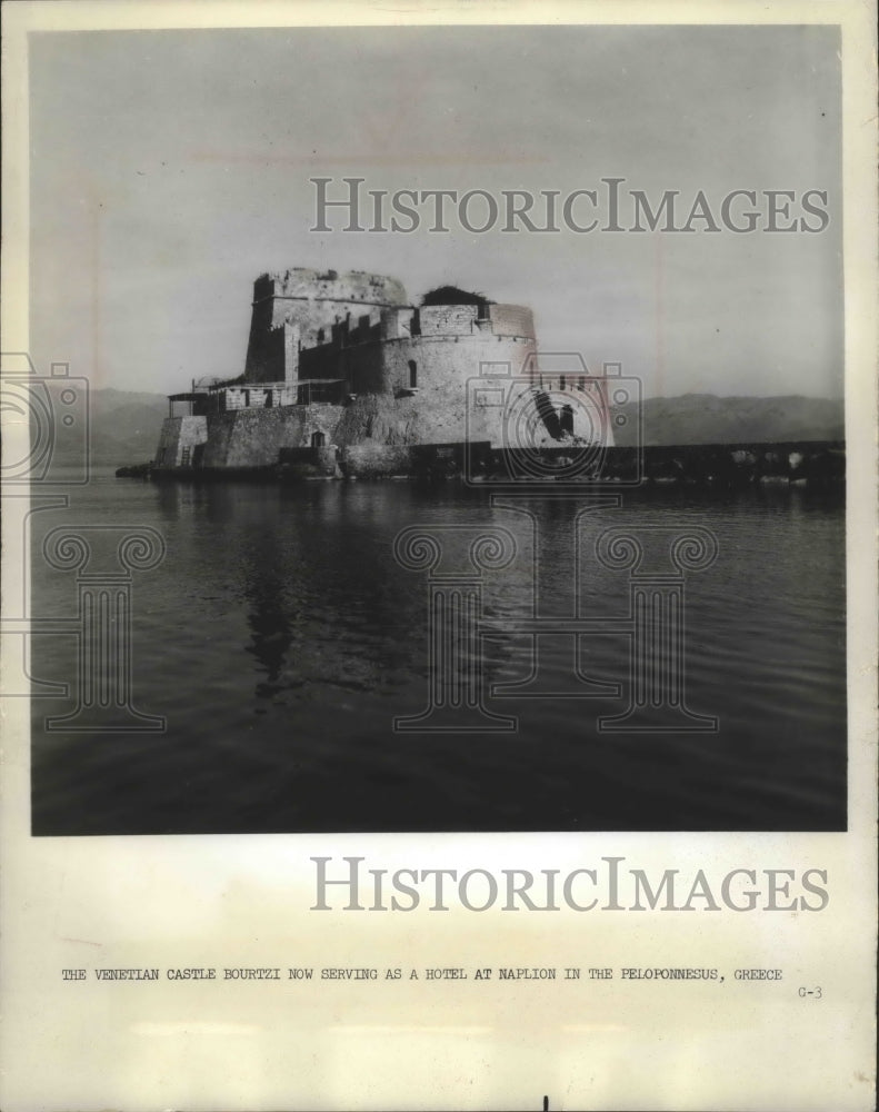 1965 Press Photo A Venetian Castle at Naplion Greece serves as a hotel - Historic Images