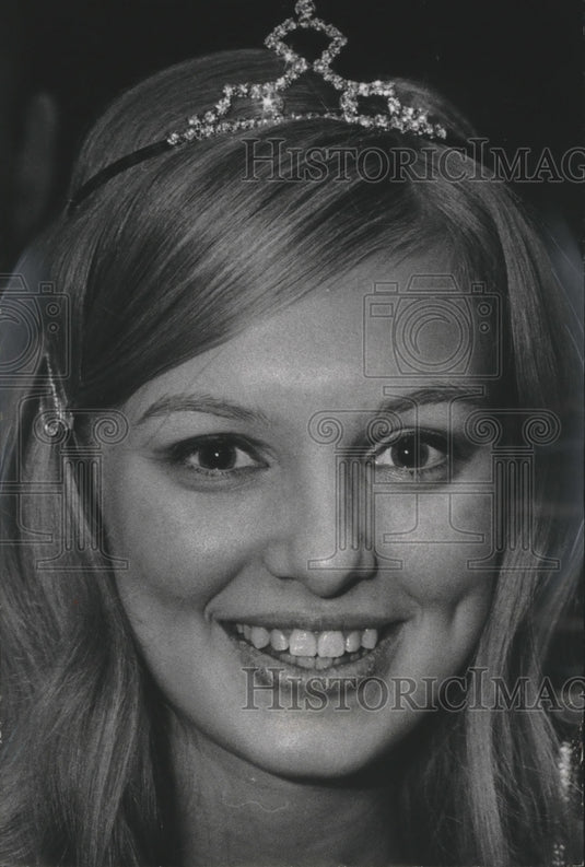 1968 Press Photo Janet Rath named Milwaukee's Junior Miss in Cooley Auditorium - Historic Images