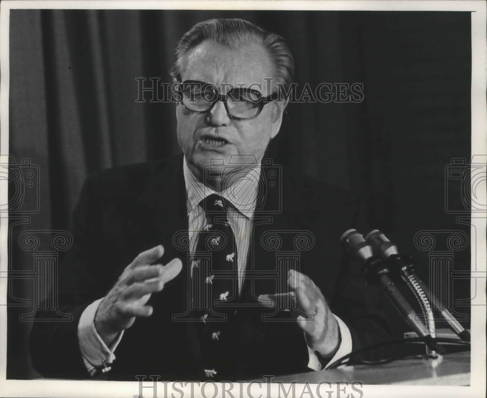 1975 Press Photo Nelson Rockefeller Speaks in Milwaukee - mjb46884-Historic Images