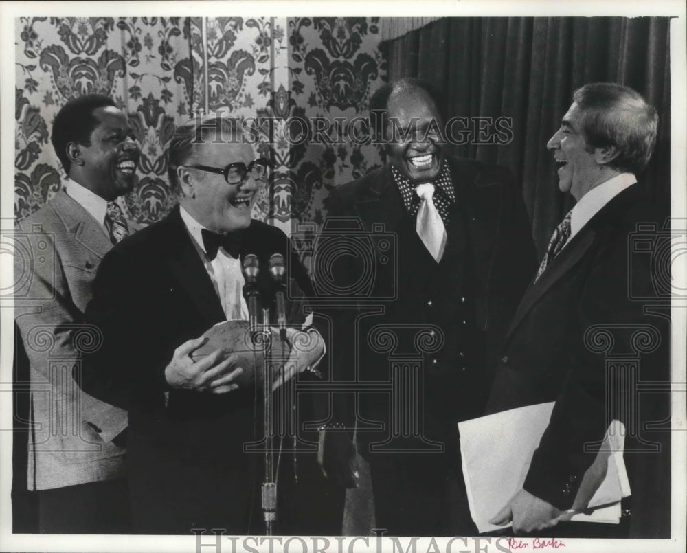 1975 Press Photo Nelson Rockefeller at Milwaukee Reception, Wisconsin - Historic Images