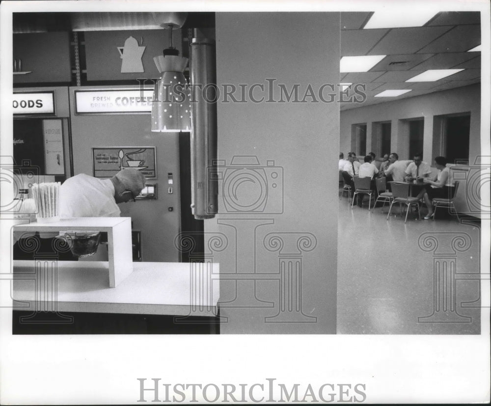 1963 Press Photo Employee&#39;s lunchroom, Milwaukee City Hall. - mjb46929 - Historic Images