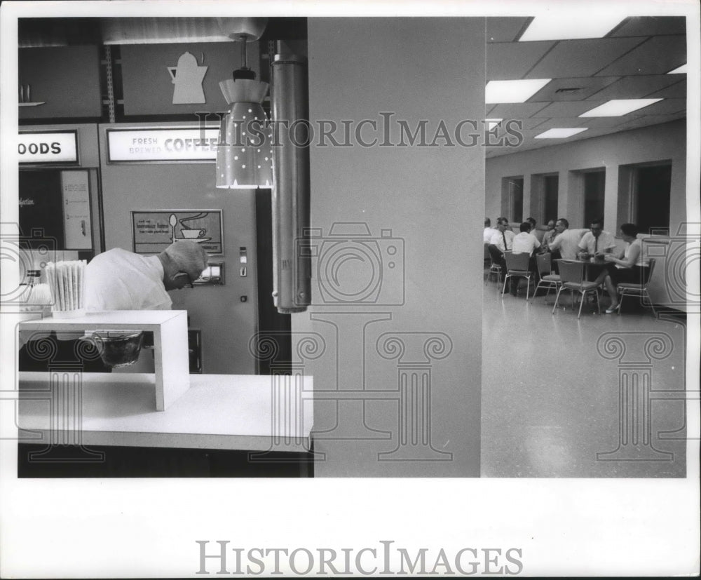1963 Press Photo Employee's lunchroom, Milwaukee City Hall. - mjb46929 - Historic Images