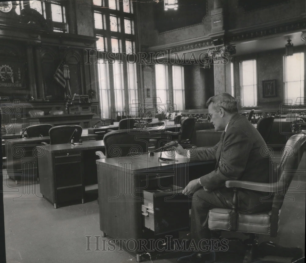 1956 Press Photo Ald. Charles Quirk in council chambers at City Hall, Milwaukee - Historic Images