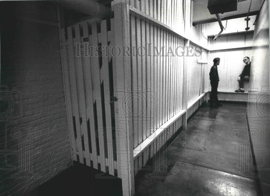 1993 Press Photo A narrow hallway at Milwaukee Trade & Technical High School - Historic Images