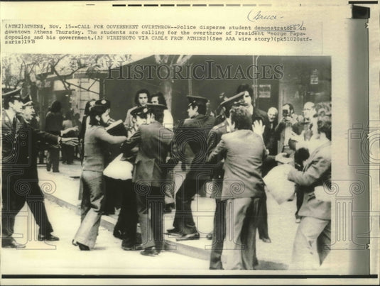1973 Press Photo Police disperse student demonstrators for overthrow, Greece.-Historic Images
