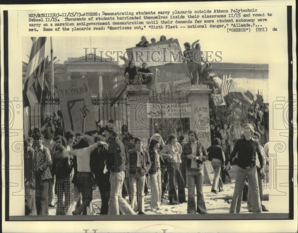 1973 Press Photo Students gathered during anti-government demonstrations, Athens - Historic Images