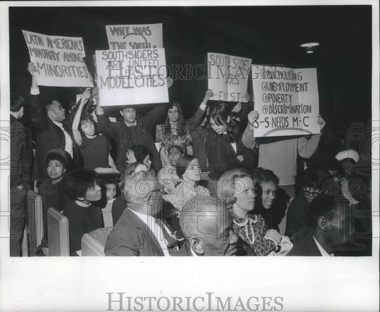 1969 Press Photo Demonstrators at Model Cities mass rally in Milwaukee - Historic Images