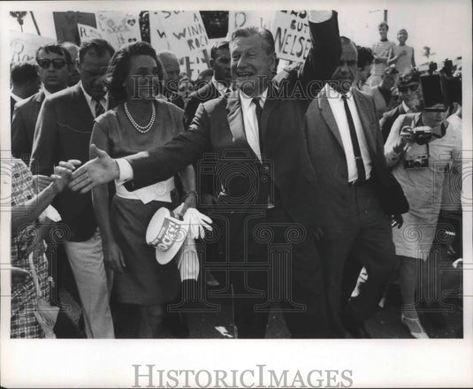 1968 Press Photo Nelson Rockefeller and his wife, Happy, arrived in Miami Beach. - Historic Images