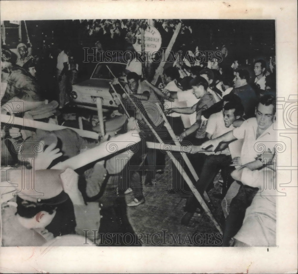 1965 Press Photo Demonstrators and police clash at a meeting in Salonika, Greece - Historic Images