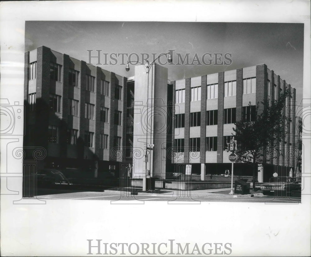 1963 Press Photo The grand opening of 660 office building, Milwaukee, Wisconsin - Historic Images