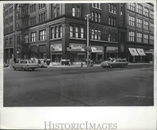 1966 Press Photo Corner of Jefferson & Wisconsin streets in downtown Milwaukee - Historic Images