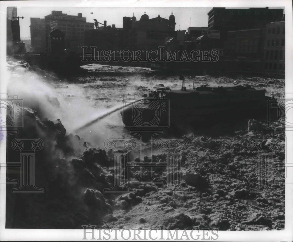 1962 Press Photo Fireboat Deluge turns on hose, Milwaukee River - mjb47211- Historic Images