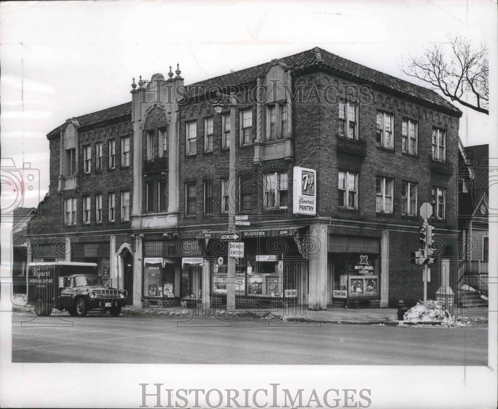 1964 Press Photo 30 year old building sold by Mrs. Sam R. Rottman in Milwaukee. - Historic Images