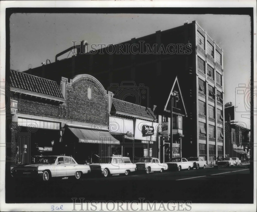 1966 Press Photo Factory right in the middle of shopping area, Milwaukee. - Historic Images