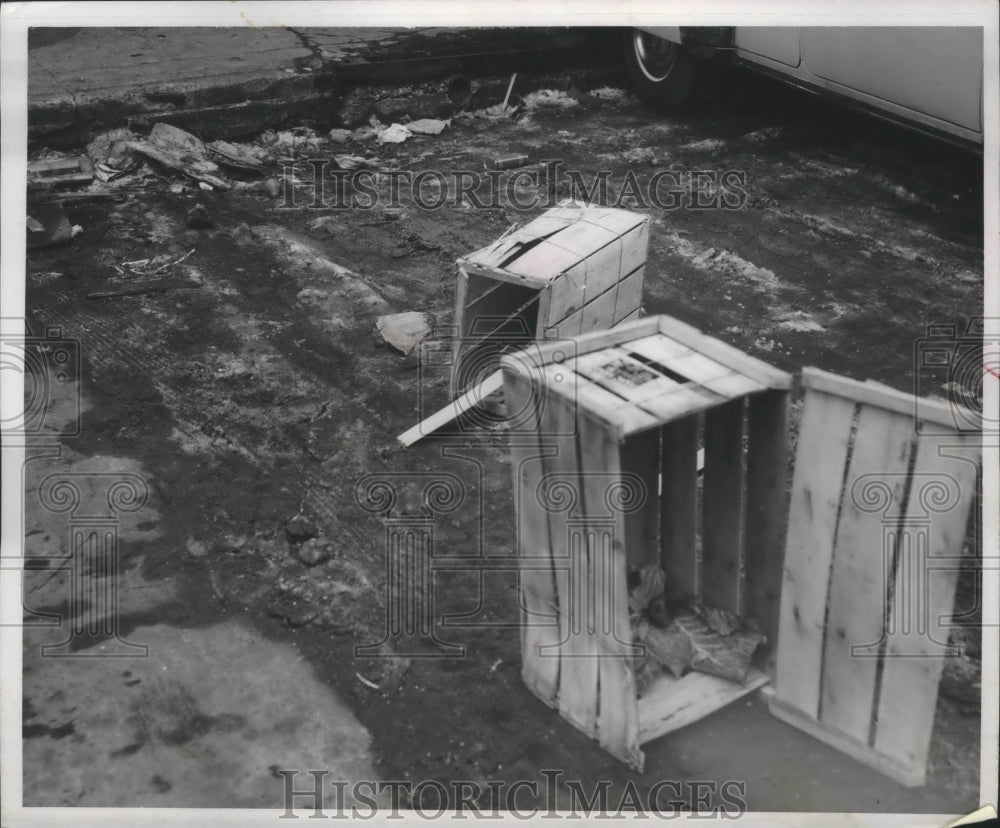 1955 Press Photo Discarded crate and garbage on Commission Row, Milwaukee. - Historic Images