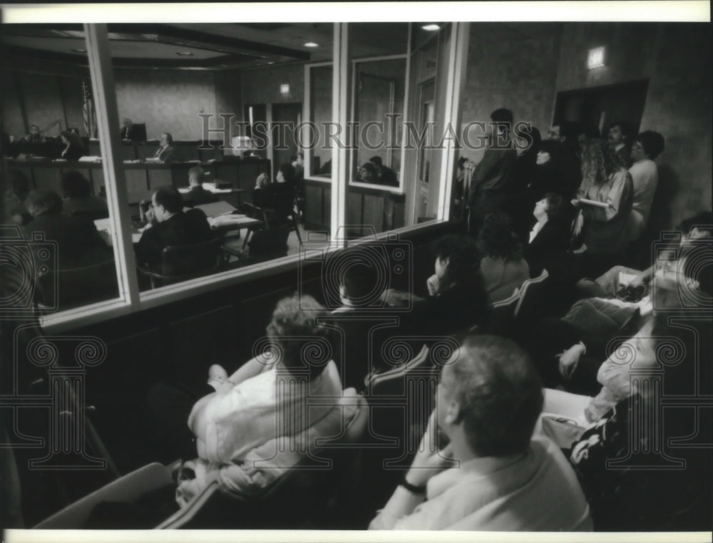 1993 Press Photo The interior of a courtroom in Milwaukee, Wisconsin - Historic Images
