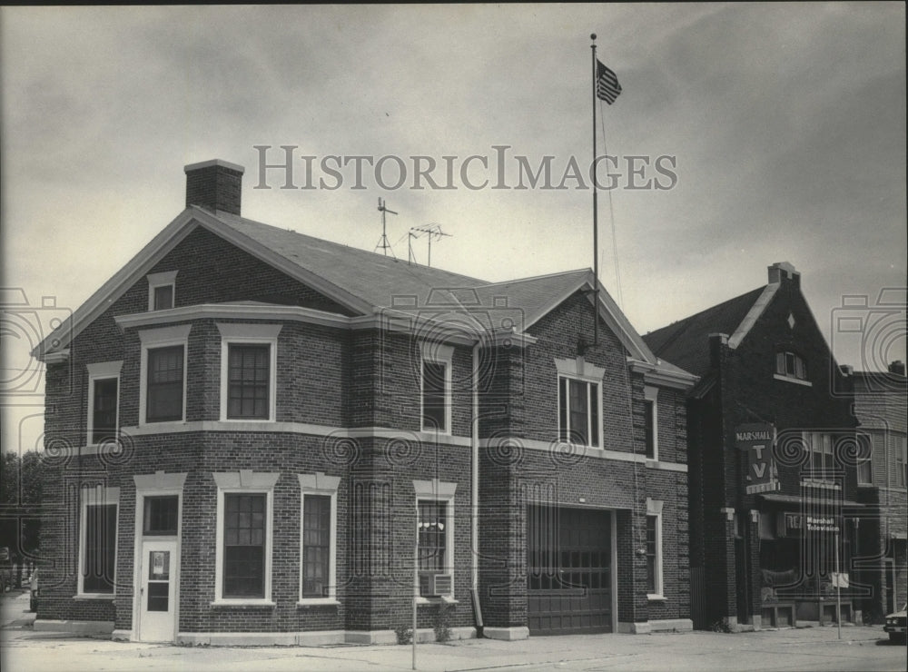 1986 Press Photo The Milwaukee Fire Department at S. 29th St. &amp; W. Forest Home - Historic Images