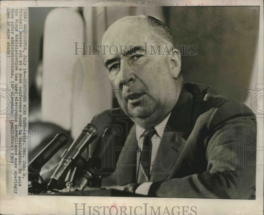 1969 Press Photo Atty. Gen. John Mitchell speaks at news conference, Washington. - Historic Images