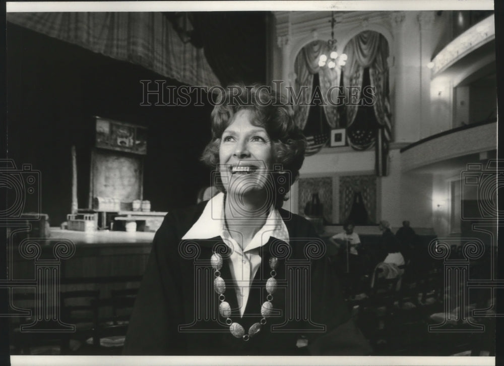 1975 Mrs. Frankie Hewitt, resident producer of Ford's Theater, D.C.-Historic Images