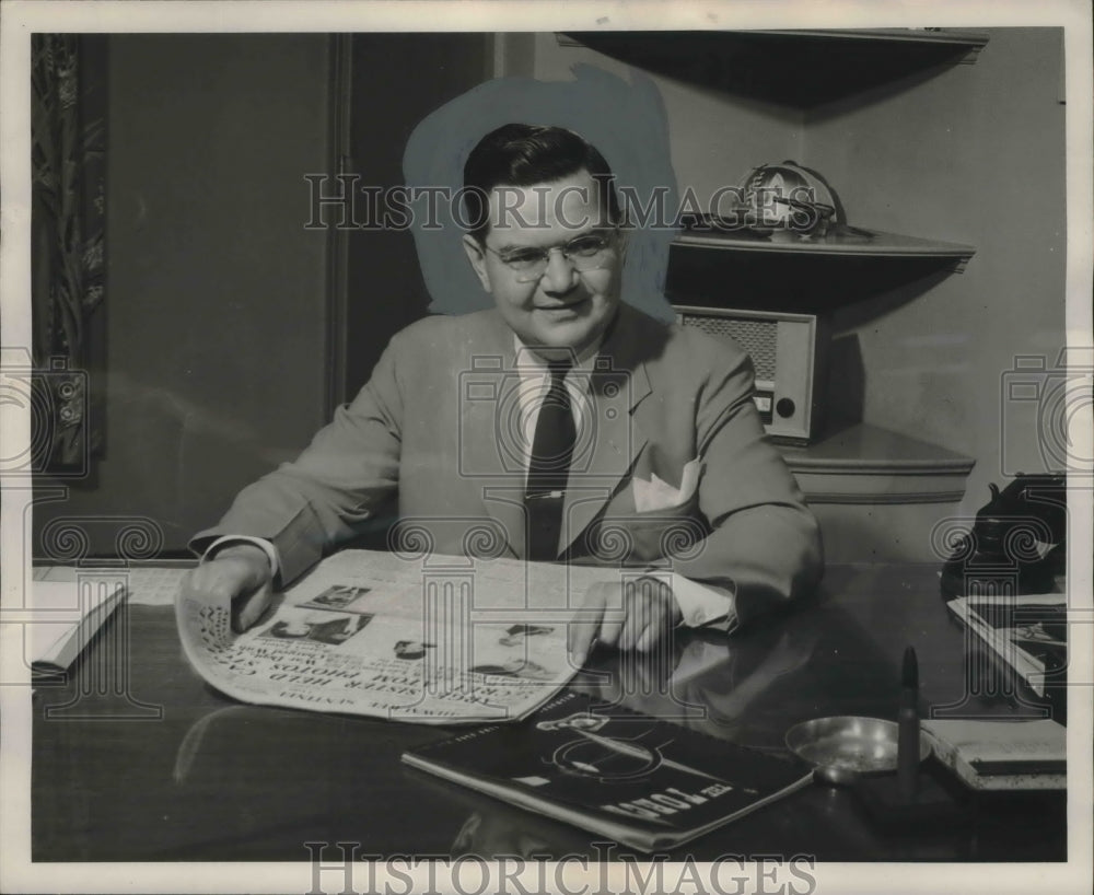 1947 Press Photo Andrew Hertel, Promotion Manger of Milwaukee Sentinel - Historic Images