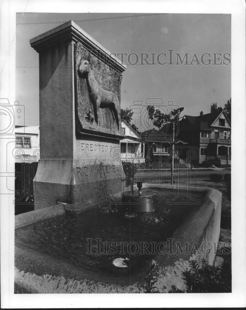 1976 Press Photo Historic horse trough in Milwaukee - mjb48239 - Historic Images