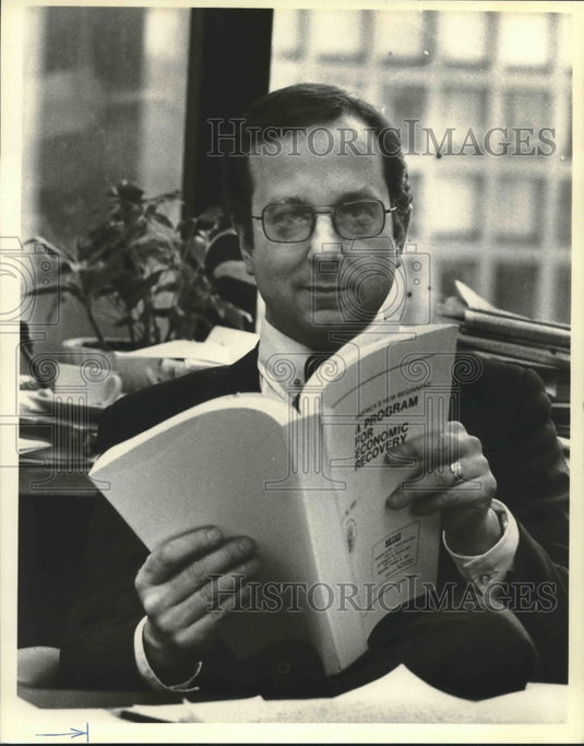 1981 Press Photo Alan Reynolds, First National Bank of Chicago Vice-President. - Historic Images