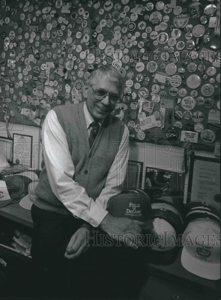1993 Press Photo portrait of Hershey Youth Track Program, Augie Revoy in office - Historic Images