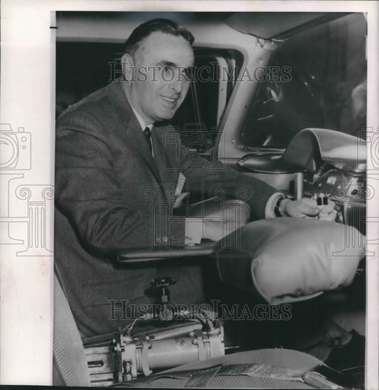 1958 Press Photo Connecticut Governor Abraham A. Ribicoff in Detroit. - Historic Images