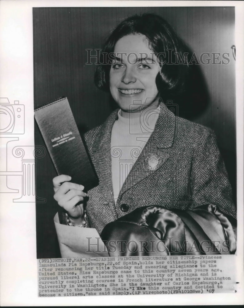 1967 Press Photo Former princess Inmaculada Pia Hapsburg receives US citizenship - Historic Images