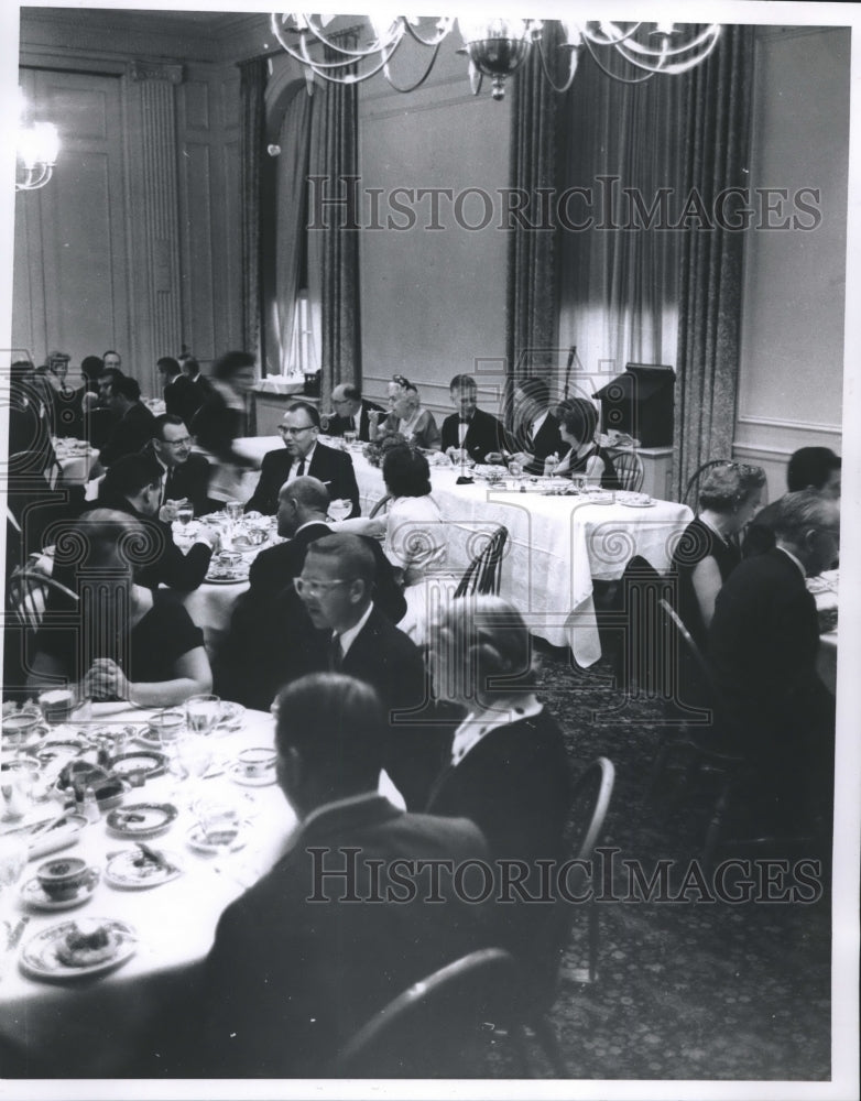 1962 Press Photo Milwaukee Symphony dinner held at the University Club, WI - Historic Images