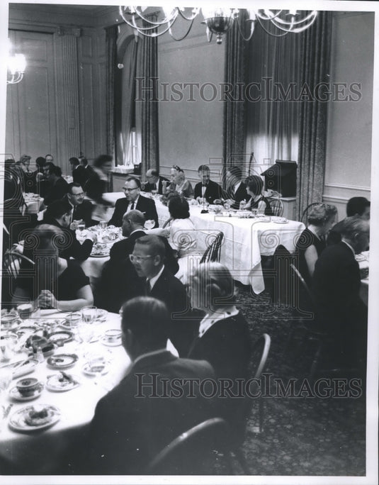 1962 Press Photo Milwaukee Symphony dinner held at the University Club, WI - Historic Images