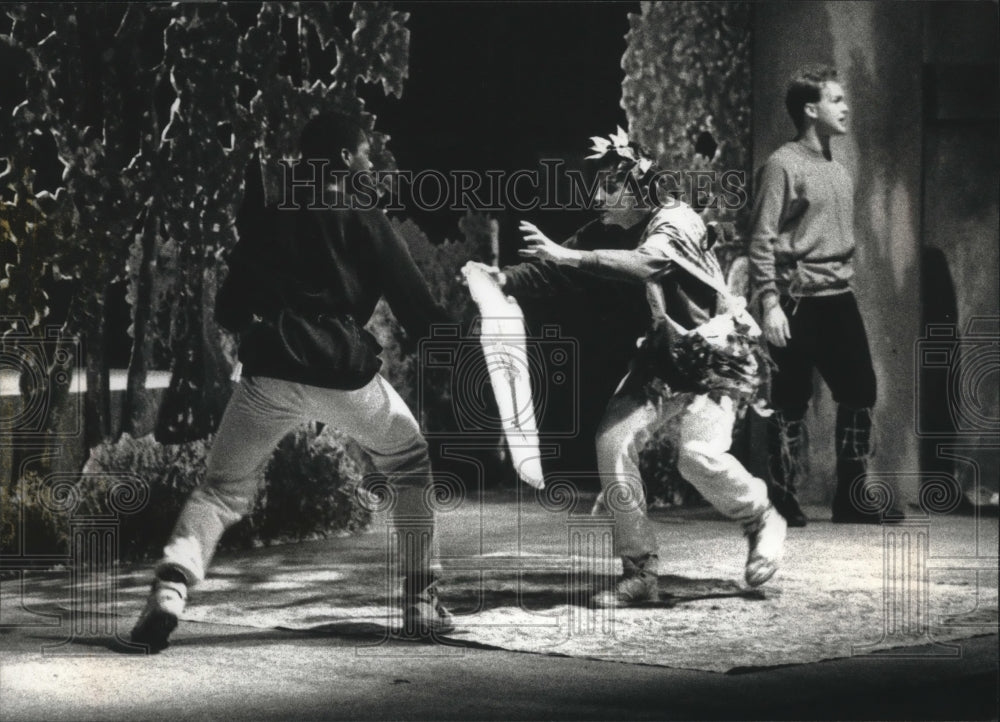 1990 Press Photo Milwaukee High school students perform &quot;Valentine and Orson&quot; - Historic Images