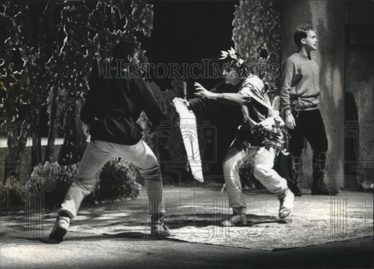 1990 Press Photo Milwaukee High school students perform "Valentine and Orson" - Historic Images