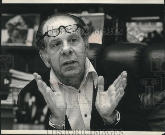 1977 Press Photo Tv Producer, Lee Rich, in his Los Angeles office - mjb49002 - Historic Images
