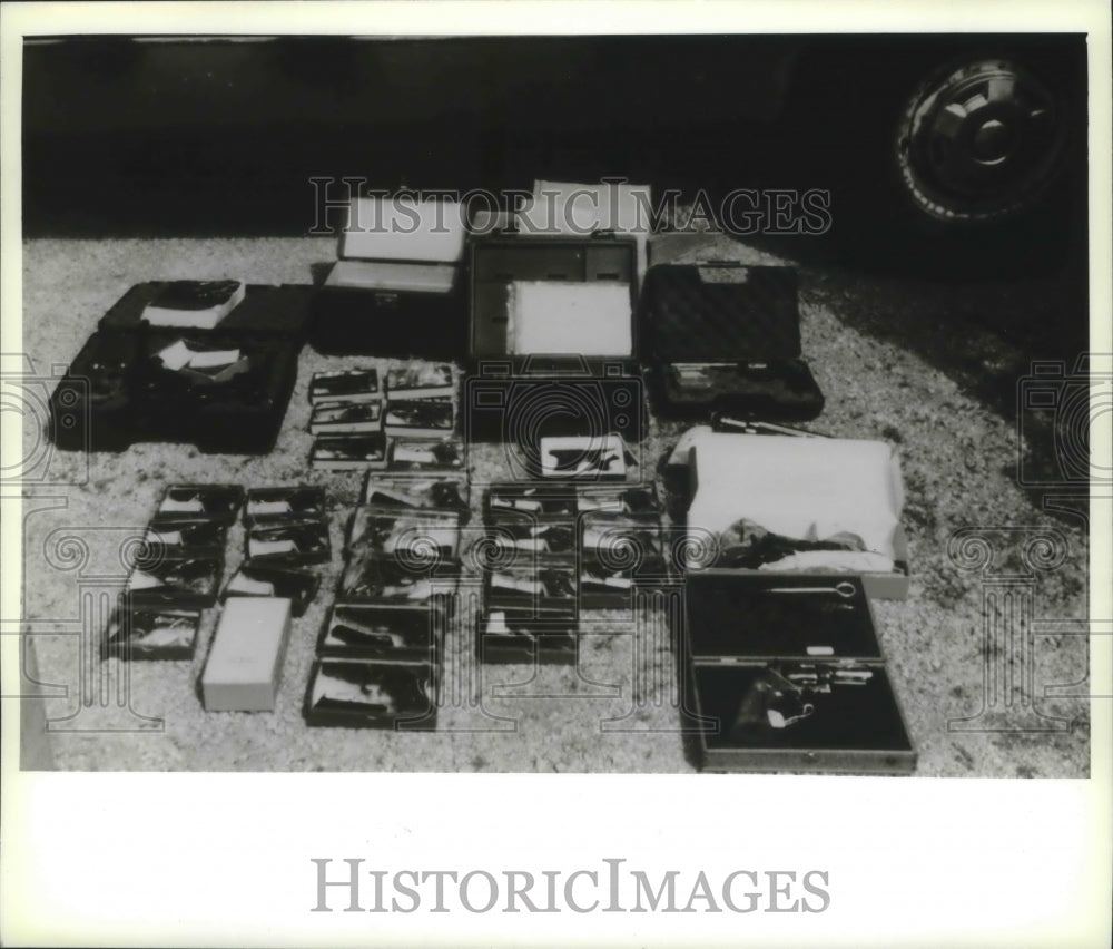 1994 Press Photo Hand Guns For Sale Outside A Van - mjb49118 - Historic Images
