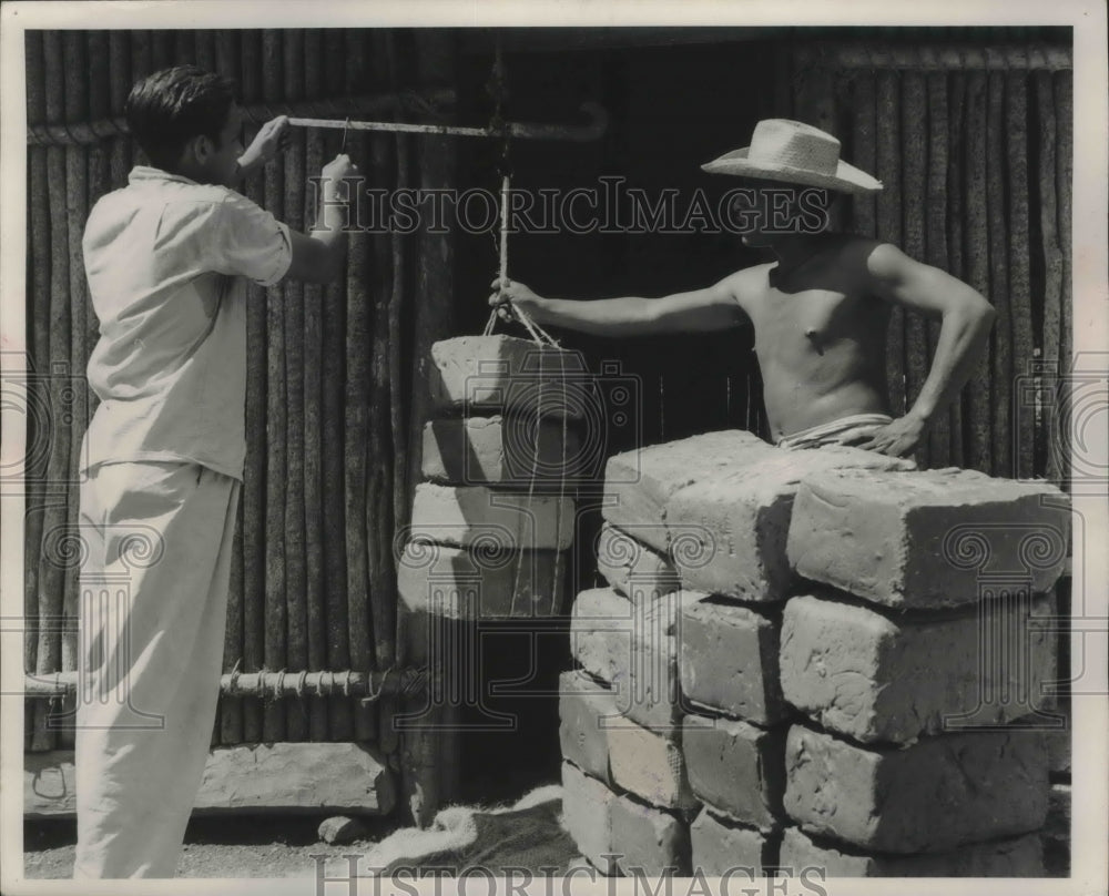 1954 Press Photo contractor weighs gum blocks after arriving from United States - Historic Images