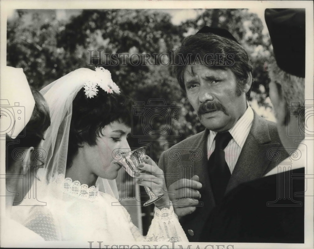 Press Photo portrait of actor Harry Guardino and a bride - mjb49231 - Historic Images