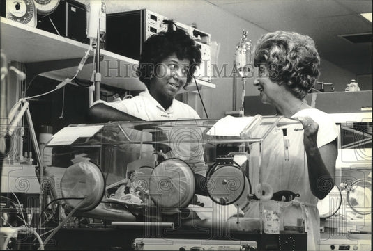 1979 Press Photo Grace Marchi and Dr. Randolph at Milwaukee County Hospital - Historic Images