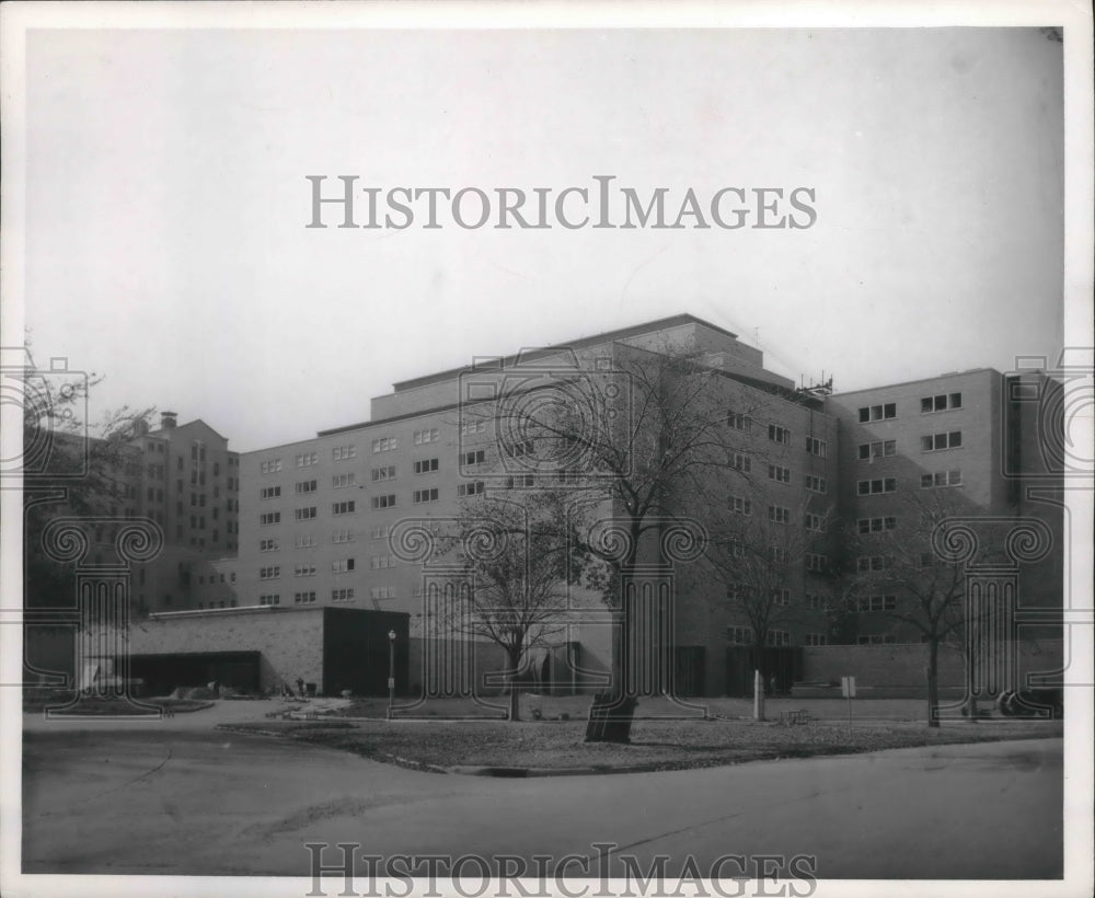 1956 Press Photo Milwaukee County Hospital&#39;s addition cost $11,250,000 - Historic Images