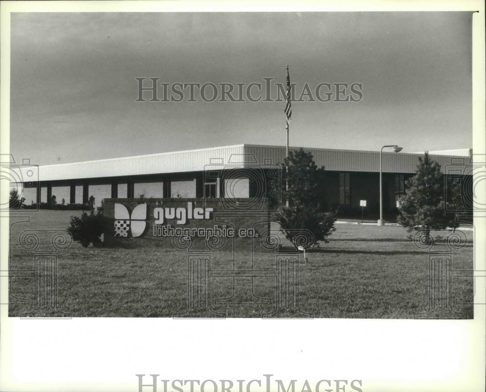 1982 Press Photo Gugler Lithographic Company in Milwaukee, Wisconsin - mjb49417 - Historic Images