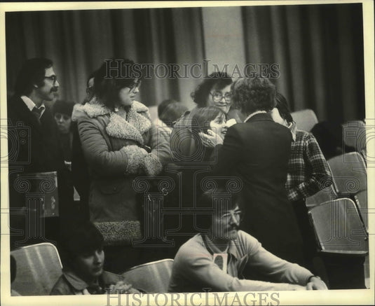 1980 Press Photo Milwaukee School Board criticized for closing Craig School - Historic Images