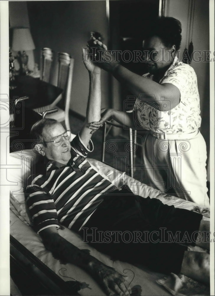 1989 Bertha Quarles a Home Health aid with Milwaukee Hospice Care-Historic Images