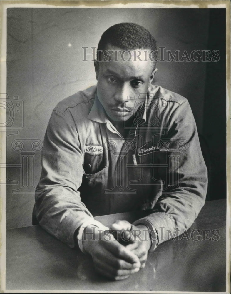 1967 Press Photo Alton Richardson In Magistrate's Office - mjb49940 - Historic Images