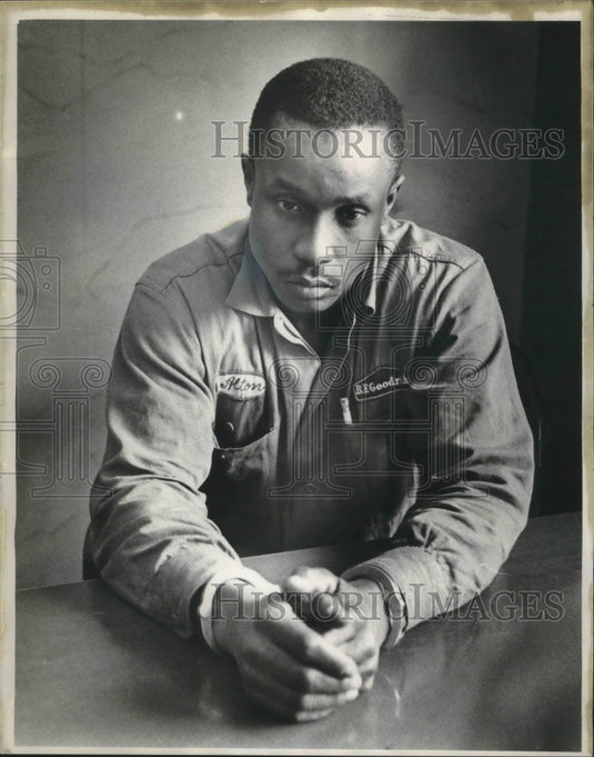 1967 Press Photo Alton Richardson In Magistrate's Office - mjb49940 - Historic Images