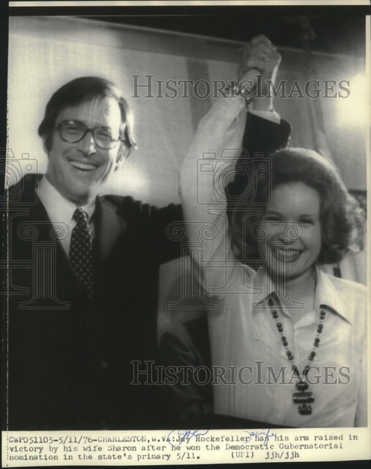 1976 Press Photo John Rockefeller & wife, Democratic Gubernatorial Nomination - Historic Images