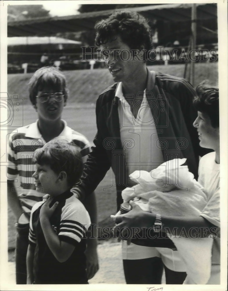 1978 Press Photo Tim and Tom Gullikson at Miller Hall of Fame in Newport - Historic Images