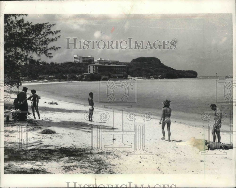 1972 Press Photo Tourists beachside in Guam - mjb50282 - Historic Images